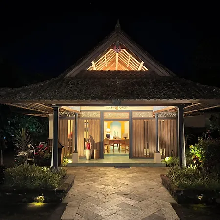 Strawberry Hill Hotel & Restaurant
