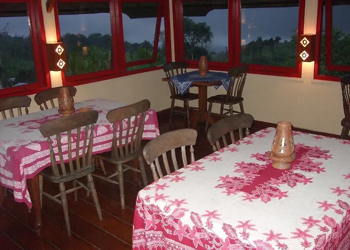 Strawberry Hill & Restaurant 2*